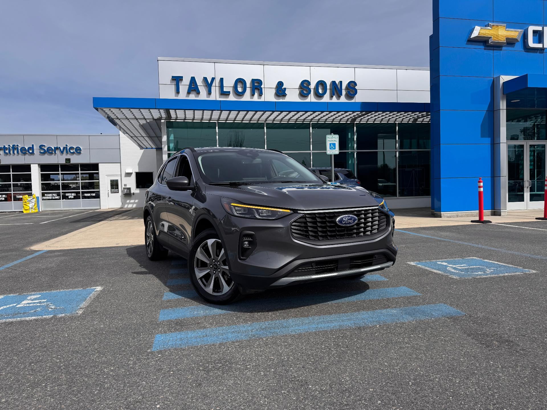 2025 Ford Escape PLATINUM / AWD / 2.0 ECOBOOST / 20K MILES / WARRANTY in Gray — front three-quarter view