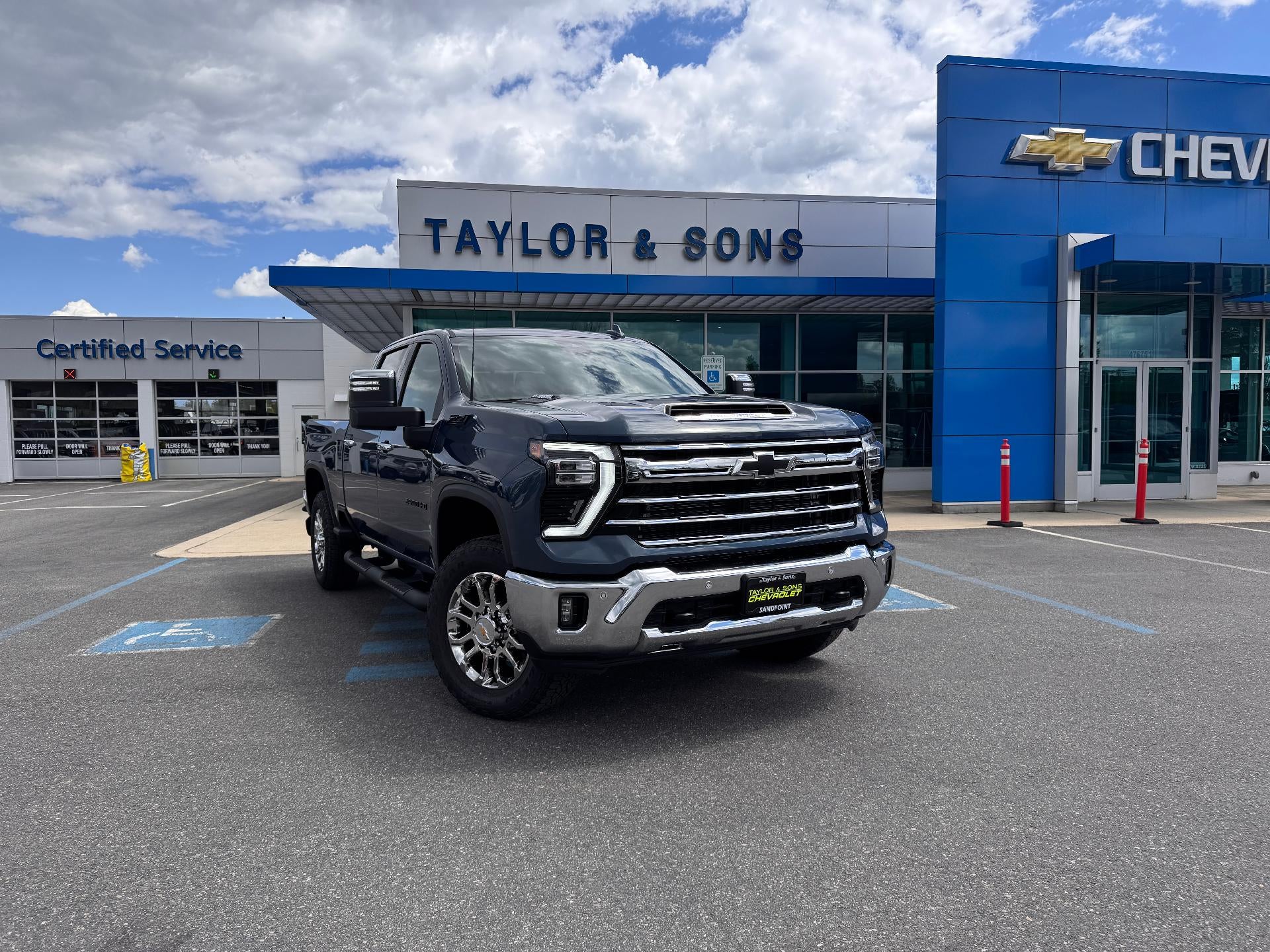 2026 Chevrolet Silverado 2500 HD LTZ / CREW / DMAX DIESEL / Z71 OFF ROAD / SUNROOF / STANDARD BOX in Lakeshore Blue Metallic — front...