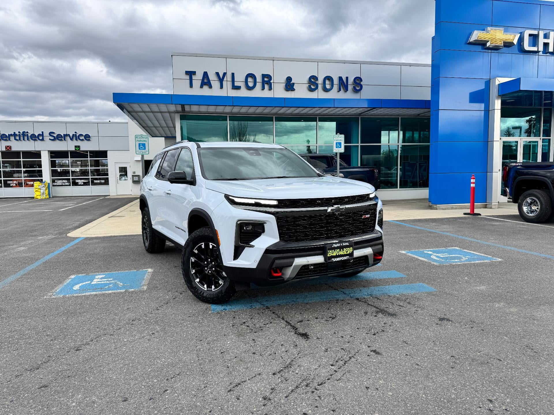 2026 Chevrolet Traverse Z71 OFF ROAD / SUPER CRUISE / SURROUND VISION / BOSE AUDIO in Polar White Tricoat — front three-quarter view