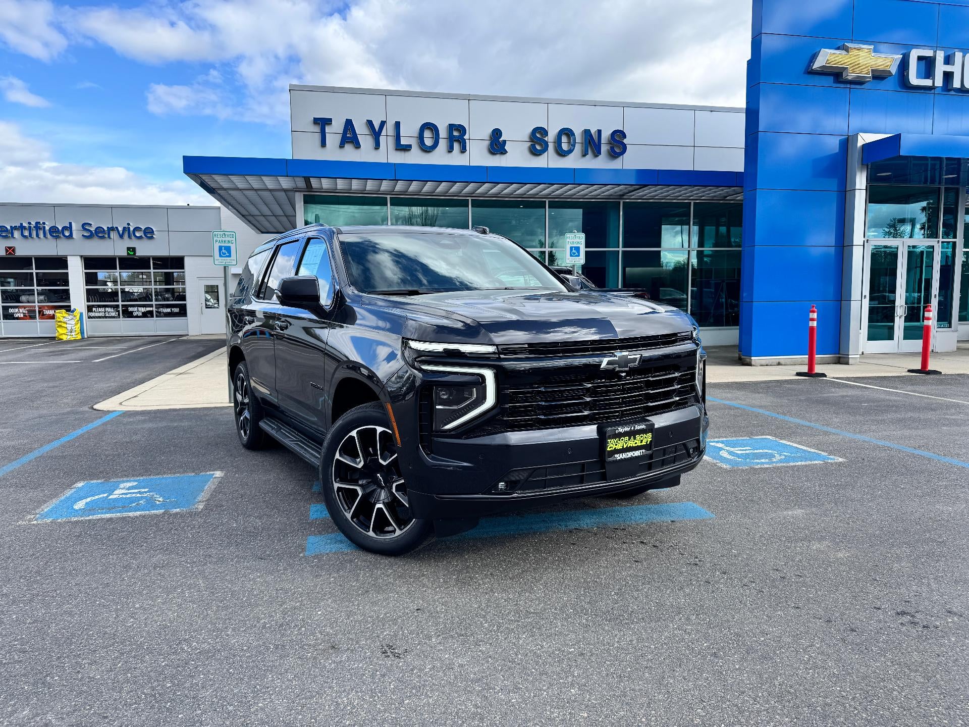 2026 Chevrolet Tahoe RST / 6.2 LITER V8 / PANO SUNROOF / MAX TOW PCKG / COMFORT PCKG in Dark Ash Metallic — front three-quarter view