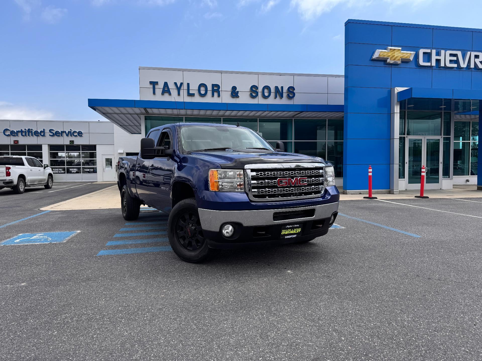 2013 GMC Sierra 2500 HD SLT / CREW / 6.0 LITER GAS V8 / STANDARD BOX / LOCAL TRADE in Heritage Blue Metallic — front three-quarter view