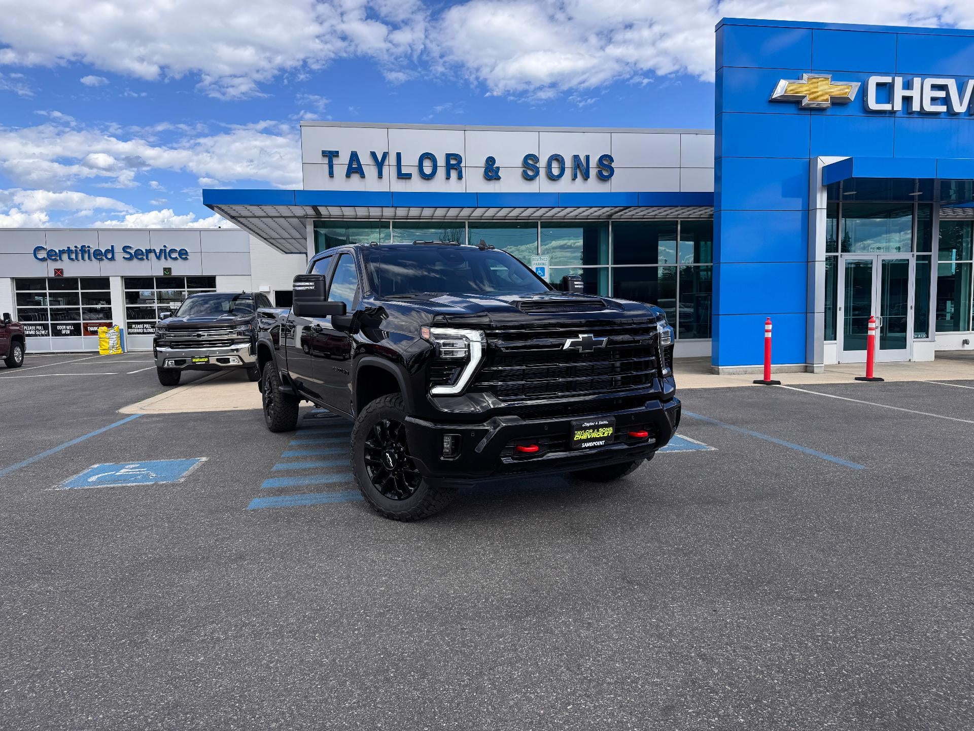 2026 Chevrolet Silverado 2500 HD LT / CREW / 6.6 LITER GAS V8 / TRAIL BOSS / LEATHER / SURROND VISION / STANDARD BOX in Black — front...