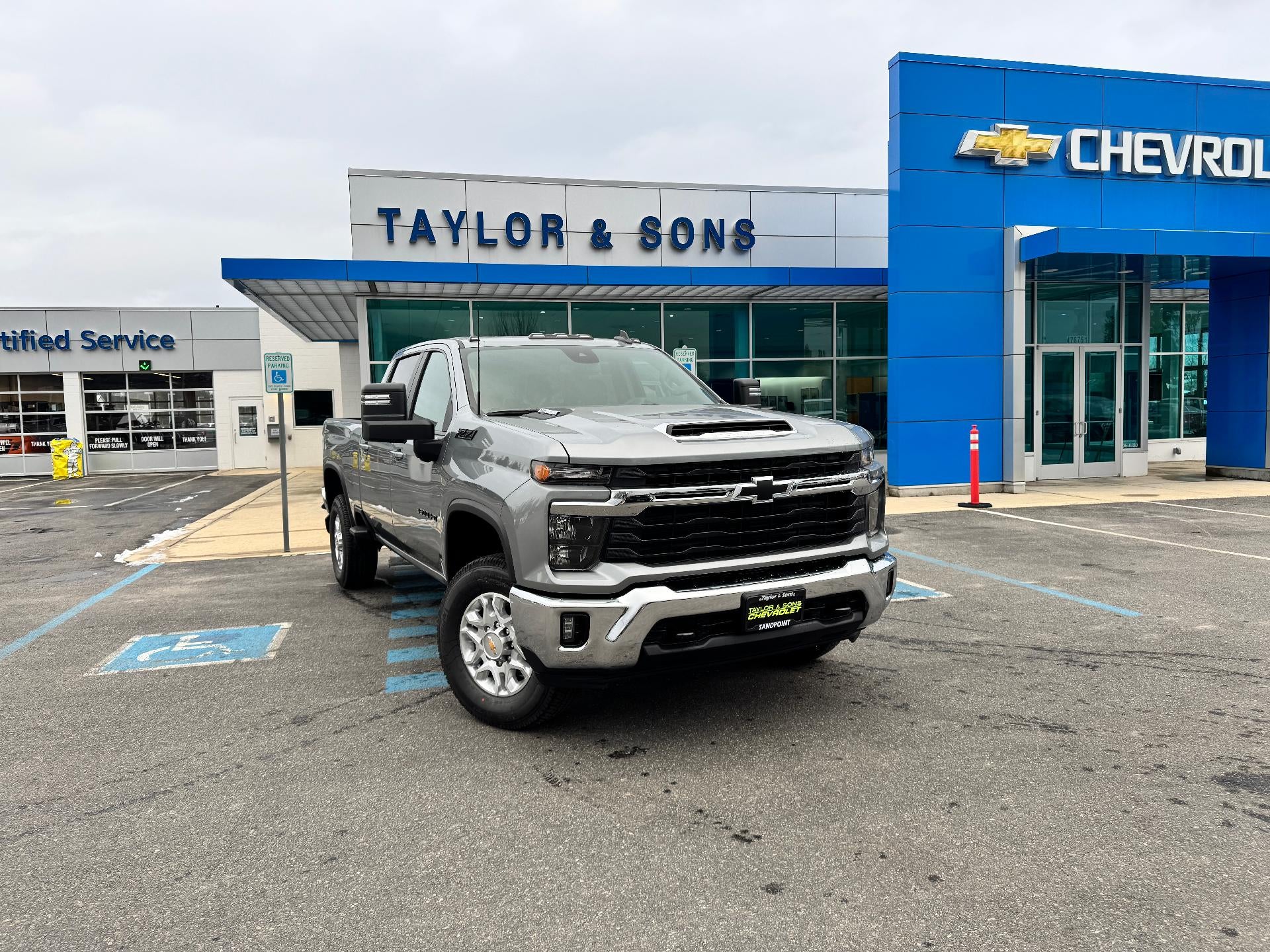 2026 Chevrolet Silverado 3500 HD LT / CREW / DMAX DIESEL / Z71 OFF ROAD / ADAPTIVE CRUISE / STANDARD BOX in Sterling Gray Metallic —...