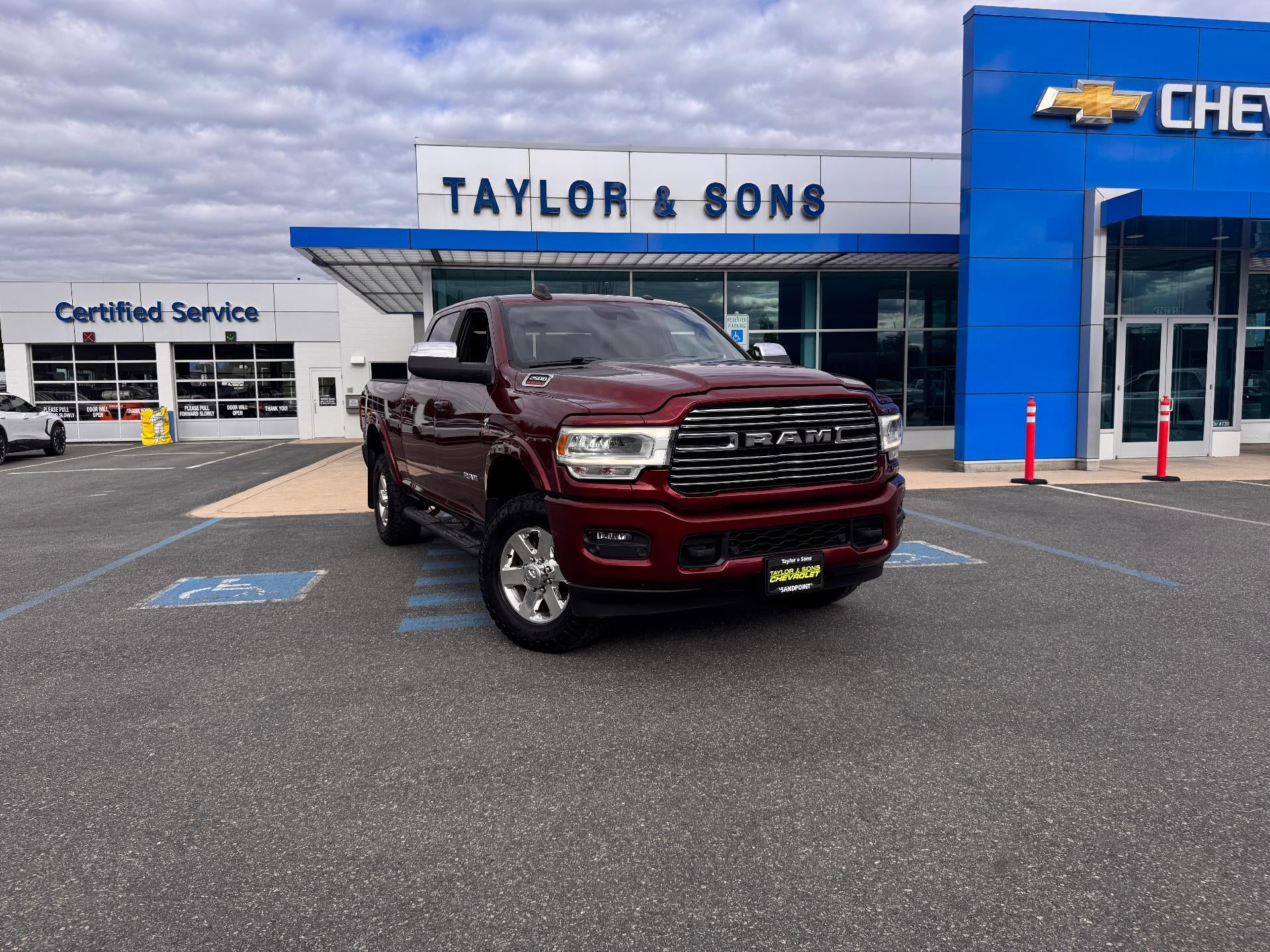 2019 RAM 2500 LARAMIE / CREW / 6.7 CUMMINS / STANDARD BOX / 1 OWNER / 47K MILES in Red — front three-quarter view