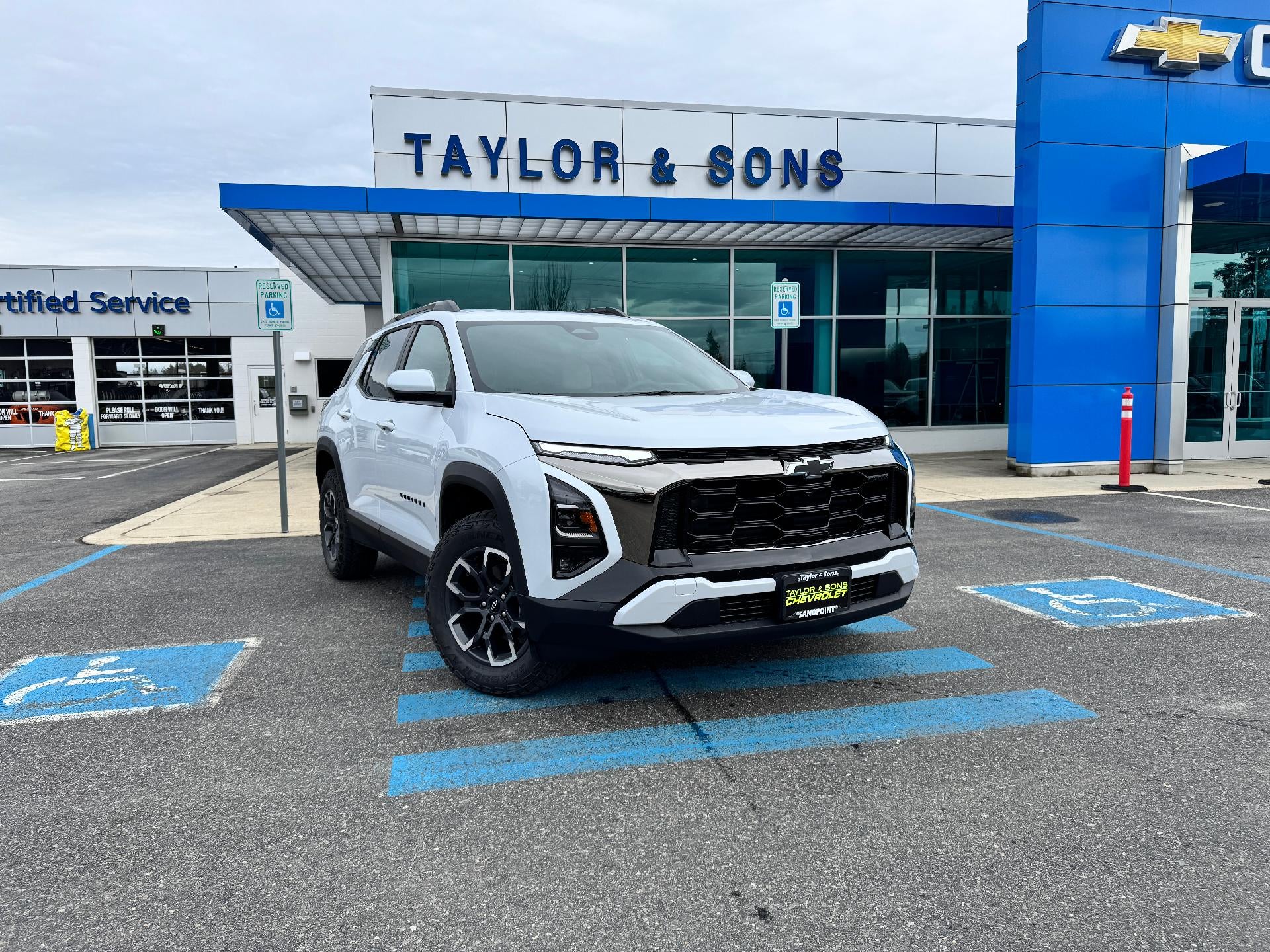 2026 Chevrolet Equinox ACTIV / 1.5 TURBO / AWD / ADAPTIVE CRUISE / SURROUND VISION in Polar White Tricoat — front three-quarter view